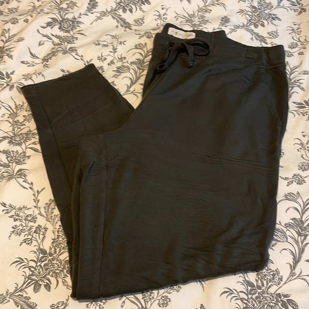 Lou & Grey lounge pants, army green, size medium